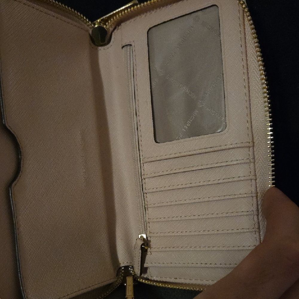 Michael Kors Blush Pink Wristlet - Picture 3 of 4